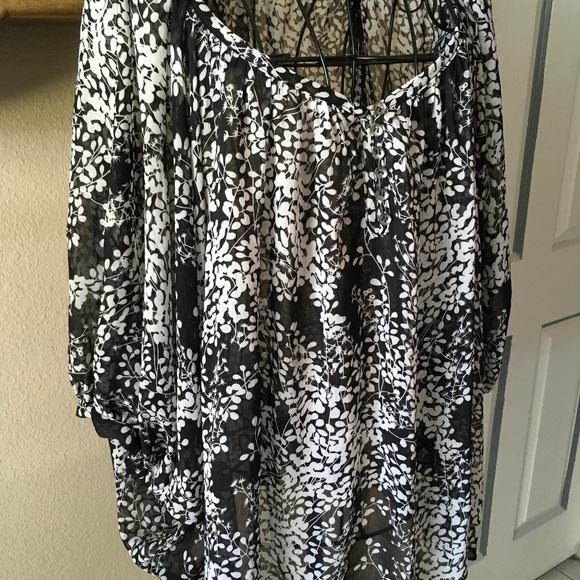 Summer Black Floral Billowy Top Medium Large - Picture 2 of 5